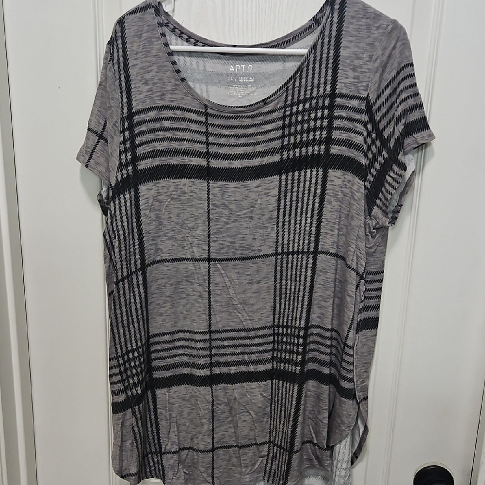 Apt. 9 Gray and Black Plaid Short Sleeve Top